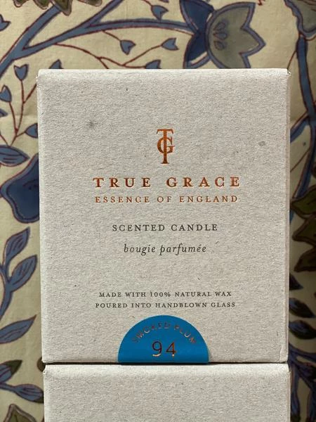 True Grace Duftkerze Smoked Plum 3 True Grace Duftkerze Smoked Plum