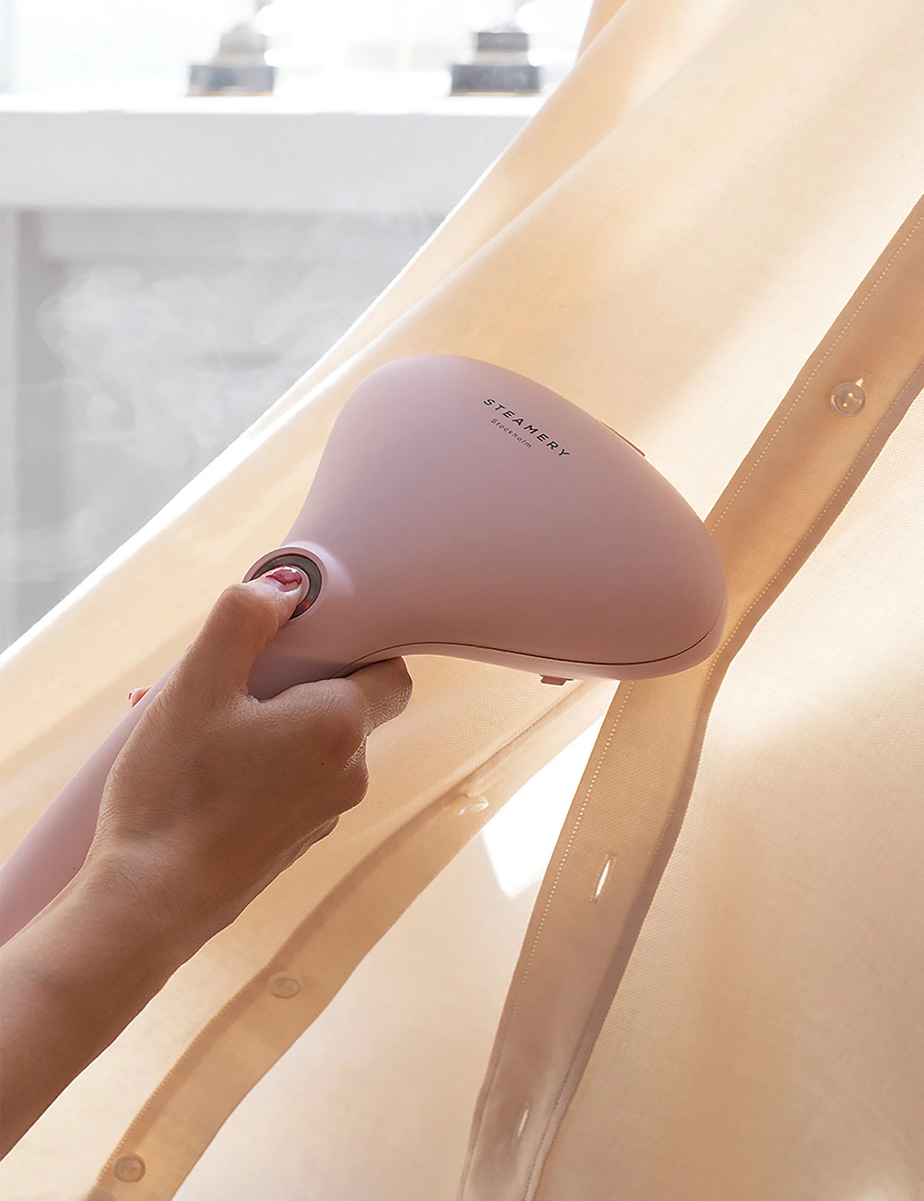 Steamery Cirrus No.2 Hand Steamer in Pink 2 Steamery Cirrus No.2 Hand Steamer in Pink